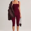 Legginsy Suri z modalu, średni stan, długość capri, kolor winny Legginsy Suri z modalu, średni stan, długość capri, kolor winny