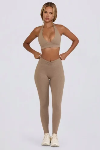 Legginsy z marszczonymi nogawkami i średnim stanem z szczotkowanej dzianiny w kolorze mocha marl
