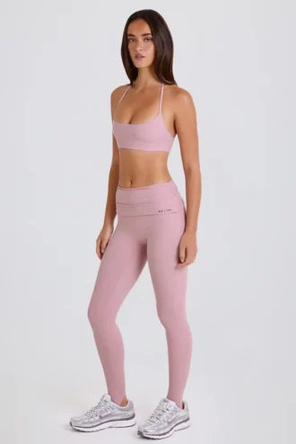 Legginsy z podwiniętym pasem i szelkami w kolorze fioletowym