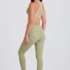 Legginsy z podwiniętym pasem i szelkami w kolorze Matcha Legginsy z podwiniętym pasem i szelkami w kolorze Matcha