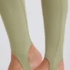 Legginsy z podwiniętym pasem i szelkami w kolorze Matcha Legginsy z podwiniętym pasem i szelkami w kolorze Matcha