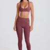 Legginsy z zakładką i średnim stanem w kolorze acai