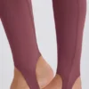 Legginsy z zakładką i średnim stanem w kolorze acai