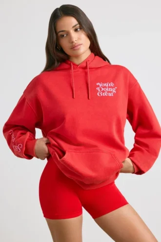 Miękka bawełniana bluza oversize z kapturem w kolorze czerwonym Miękka bawełniana bluza oversize z kapturem w kolorze czerwonym