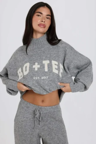 Miękki sweter oversize z dzianiny w kolorze szarym Miękki sweter oversize z dzianiny w kolorze szarym