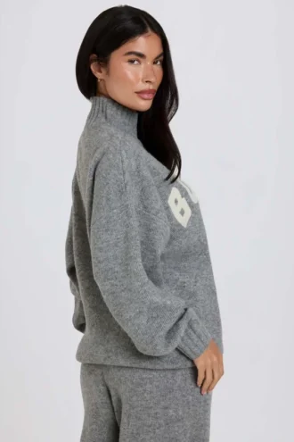 Miękki sweter oversize z dzianiny w kolorze szarym Miękki sweter oversize z dzianiny w kolorze szarym