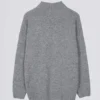 Miękki sweter oversize z dzianiny w kolorze szarym Miękki sweter oversize z dzianiny w kolorze szarym