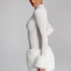 Mini sukienka Belladonna z golfem i wykończeniem ze sztucznego futra w kolorze białym