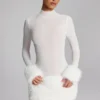 Mini sukienka Belladonna z golfem i wykończeniem ze sztucznego futra w kolorze białym