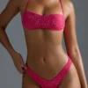 Oh Polly Moda kąpielowa: HOTFIX Edition – ozdobione doły od bikini z wysokim wycięciem w kształcie litery V w kolorze Raspberry Sorbet Oh Polly Moda kąpielowa: HOTFIX Edition – ozdobione doły od bikini z wysokim wycięciem w kształcie litery V w kolorze Raspberry Sorbet