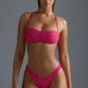Oh Polly Moda kąpielowa: HOTFIX Edition – ozdobione doły od bikini z wysokim wycięciem w kształcie litery V w kolorze Raspberry Sorbet Oh Polly Moda kąpielowa: HOTFIX Edition – ozdobione doły od bikini z wysokim wycięciem w kształcie litery V w kolorze Raspberry Sorbet