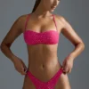Oh Polly Moda kąpielowa: HOTFIX Edition – ozdobione doły od bikini z wysokim wycięciem w kształcie litery V w kolorze Raspberry Sorbet Oh Polly Moda kąpielowa: HOTFIX Edition – ozdobione doły od bikini z wysokim wycięciem w kształcie litery V w kolorze Raspberry Sorbet