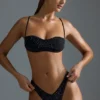 Oh Polly Moda kąpielowa: HOTFIX Edition – ozdobne doły od bikini z wysokim wycięciem w kształcie litery V w kolorze czarnym Oh Polly Moda kąpielowa: HOTFIX Edition – ozdobne doły od bikini z wysokim wycięciem w kształcie litery V w kolorze czarnym