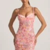Różowa sukienka bodycon z ozdobami Velena Różowa sukienka bodycon z ozdobami Velena