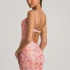 Różowa sukienka bodycon z ozdobami Velena Różowa sukienka bodycon z ozdobami Velena