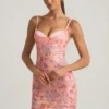 Różowa sukienka bodycon z ozdobami Velena Różowa sukienka bodycon z ozdobami Velena