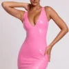 Różowa sukienka Mini bodycon z głębokim dekoltem Allani Vinyl Różowa sukienka Mini bodycon z głębokim dekoltem Allani Vinyl
