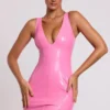 Różowa sukienka Mini bodycon z głębokim dekoltem Allani Vinyl Różowa sukienka Mini bodycon z głębokim dekoltem Allani Vinyl