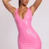 Różowa sukienka Mini bodycon z głębokim dekoltem Allani Vinyl Różowa sukienka Mini bodycon z głębokim dekoltem Allani Vinyl