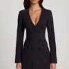Samantae – mini sukienka w stylu marynarki z zapięciem na jeden rząd guzików, kolor czarny Samantae – mini sukienka w stylu marynarki z zapięciem na jeden rząd guzików, kolor czarny