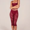 Spodnie capri Annalisa z koronką w kolorze wiśniowej czerwieni Spodnie capri Annalisa z koronką w kolorze wiśniowej czerwieni