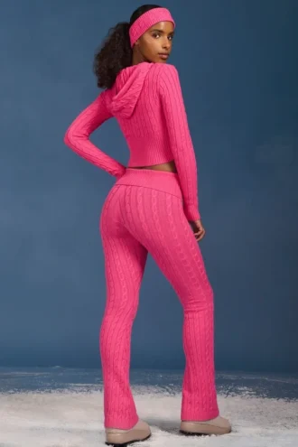 Spodnie z podwiniętymi nogawkami w stylu „cable knit” w kolorze intensywnego różu Spodnie z podwiniętymi nogawkami w stylu „cable knit” w kolorze intensywnego różu