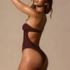 Stroje jednoczęściowe bandeau Faye z wycięciami w kolorze espresso Stroje jednoczęściowe bandeau Faye z wycięciami w kolorze espresso