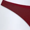 Stroje jednoczęściowe bandeau z wycięciami i zdobieniami z koralików w kolorze ciemnej wiśni