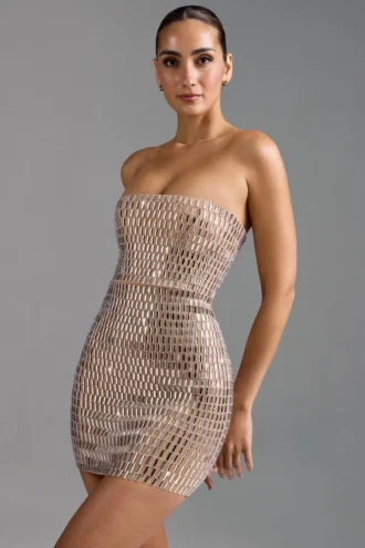 Sukienka bandeau Aurora z zdobieniami w kolorze migdałowym Sukienka bandeau Aurora z zdobieniami w kolorze migdałowym