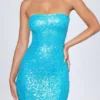 Sukienka bandeau Cassidy z ozdobami w kolorze turkusowym Sukienka bandeau Cassidy z ozdobami w kolorze turkusowym