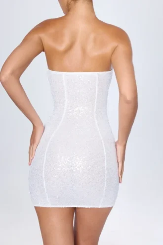Sukienka bandeau z ozdobami Cassidy w kolorze białym Sukienka bandeau z ozdobami Cassidy w kolorze białym