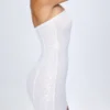 Sukienka bandeau z ozdobami Cassidy w kolorze białym Sukienka bandeau z ozdobami Cassidy w kolorze białym