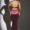 Sukienka maxi Adriana z aksamitu w kolorze bordowym Sukienka maxi Adriana z aksamitu w kolorze bordowym