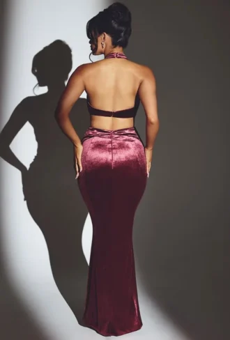 Sukienka maxi Adriana z aksamitu w kolorze bordowym Sukienka maxi Adriana z aksamitu w kolorze bordowym