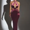 Sukienka maxi Adriana z aksamitu w kolorze bordowym Sukienka maxi Adriana z aksamitu w kolorze bordowym