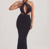 Sukienka maxi Adriana z aksamitu z dekoltem halter w kolorze kruczoczarnym Sukienka maxi Adriana z aksamitu z dekoltem halter w kolorze kruczoczarnym