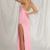 Sukienka maxi Indi z odkrytymi ramionami w kolorze cukrowego różu Sukienka maxi Indi z odkrytymi ramionami w kolorze cukrowego różu