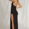 Sukienka maxi Indi z wiązaniem na szyi w kolorze czarnym Sukienka maxi Indi z wiązaniem na szyi w kolorze czarnym
