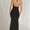 Sukienka maxi Indi z wiązaniem na szyi w kolorze czarnym Sukienka maxi Indi z wiązaniem na szyi w kolorze czarnym