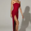 Sukienka maxi La Rochette z ozdobami, bez ramiączek i z dekoltem w serek w kolorze True Red Sukienka maxi La Rochette z ozdobami, bez ramiączek i z dekoltem w serek w kolorze True Red