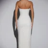 Sukienka maxi La Rochette z ozdobnym dekoltem bandeau i kapturem w kolorze kości słoniowej Sukienka maxi La Rochette z ozdobnym dekoltem bandeau i kapturem w kolorze kości słoniowej
