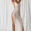 Sukienka Maxi Pacifica z wycięciami i perłowymi detalami w kolorze perłowej bieli Sukienka Maxi Pacifica z wycięciami i perłowymi detalami w kolorze perłowej bieli