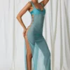 Sukienka maxi Pacifica z wycięciami i perłowymi detalami w kolorze turkusowym Sukienka maxi Pacifica z wycięciami i perłowymi detalami w kolorze turkusowym