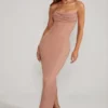 Sukienka maxi Palermo z ozdobnym stanikiem bandeau i dekoltem w serek w kolorze beżowym Sukienka maxi Palermo z ozdobnym stanikiem bandeau i dekoltem w serek w kolorze beżowym