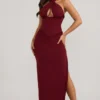 Sukienka maxi Penelope z wiązaniem na szyi i gorsetem w kolorze jagodowej czerwieni Sukienka maxi Penelope z wiązaniem na szyi i gorsetem w kolorze jagodowej czerwieni
