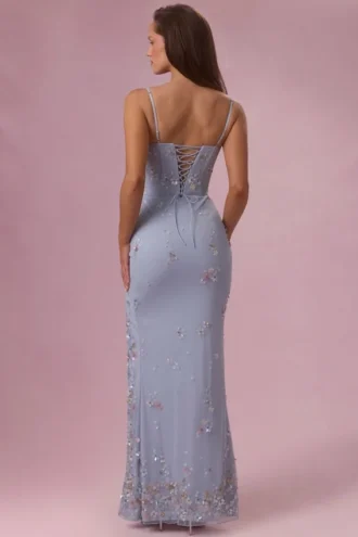 Sukienka maxi Primara z ozdobnym gorsetem w kolorze pudrowego błękitu Sukienka maxi Primara z ozdobnym gorsetem w kolorze pudrowego błękitu