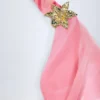 Sukienka maxi Taveuni z golfem i metalowymi detalami w różowy wzór orchidei Sukienka maxi Taveuni z golfem i metalowymi detalami w różowy wzór orchidei
