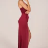 Sukienka maxi z drapowanym stanikiem typu bandeau w kolorze wiśniowej czerwieni