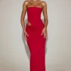Sukienka maxi z wycięciami z miękkiej dzianiny jerseyowej Zorya w kolorze True Red