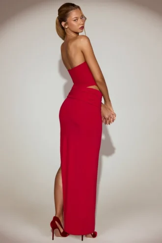 Sukienka maxi z wycięciami z miękkiej dzianiny jerseyowej Zorya w kolorze True Red Sukienka maxi z wycięciami z miękkiej dzianiny jerseyowej Zorya w kolorze True Red